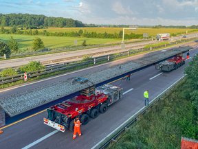 SPMT beim Schwertransport im Bereich Brückenbau und Infrastruktur