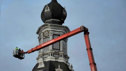 Hubarbeitsbühne bei Fassadenarbeiten