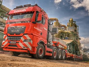 Schwertransport und Großraumtramsport einer Maschine