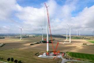 LR 11000 Raupenkran von Liebherr bei Bauprojekt und Windkraftanlagenbau