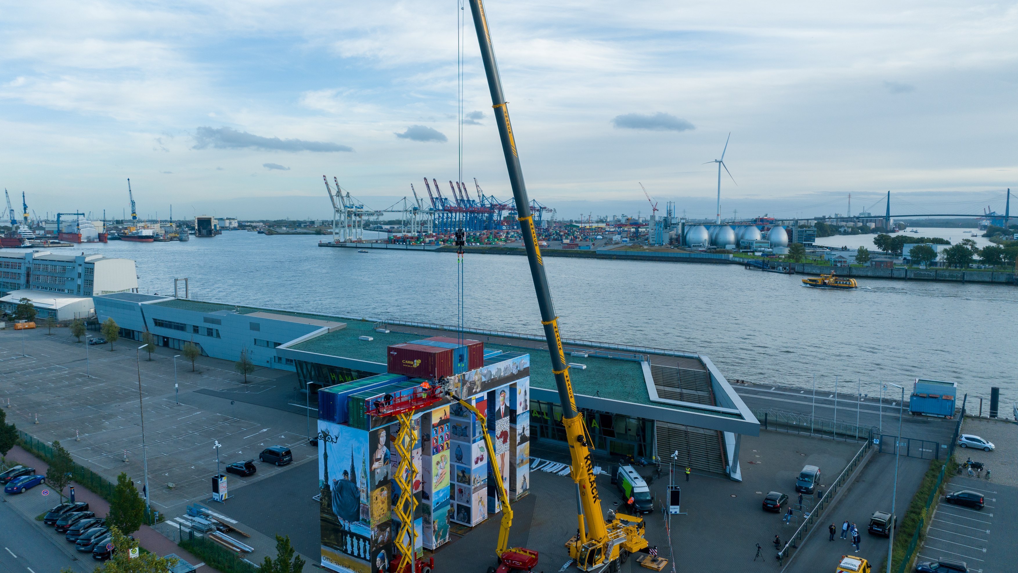 LTM 1230 Mobilkran von Liebherr bei einer Montage